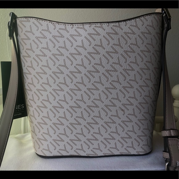 BAG HAS SOLD ON SEPARATE APP - Picture 3 of 5